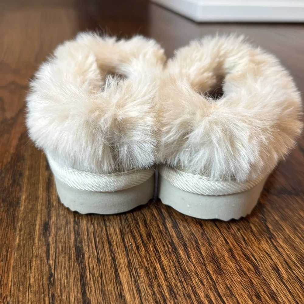 Toddler Girl Slip on Faux Fur Lined Slippers moccasin boots NWOT